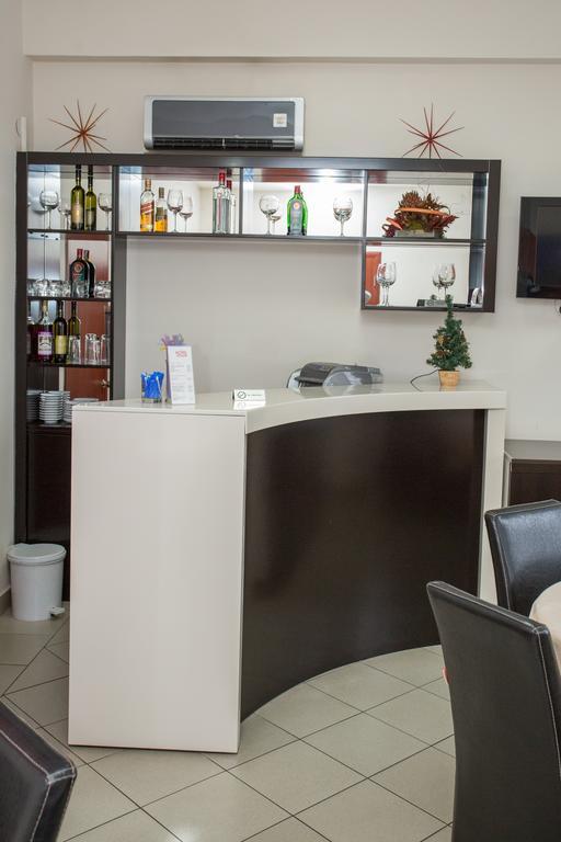 Sin-Kom Hotel Garni 피로트 외부 사진