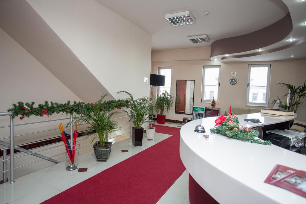 Sin-Kom Hotel Garni 피로트 외부 사진