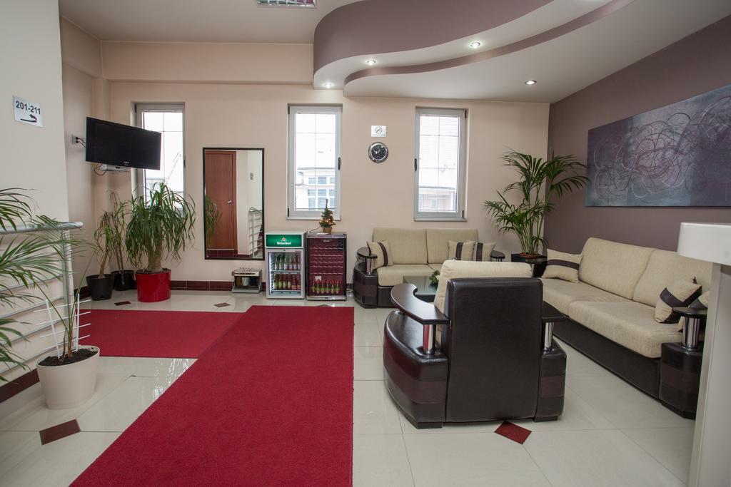 Sin-Kom Hotel Garni 피로트 외부 사진