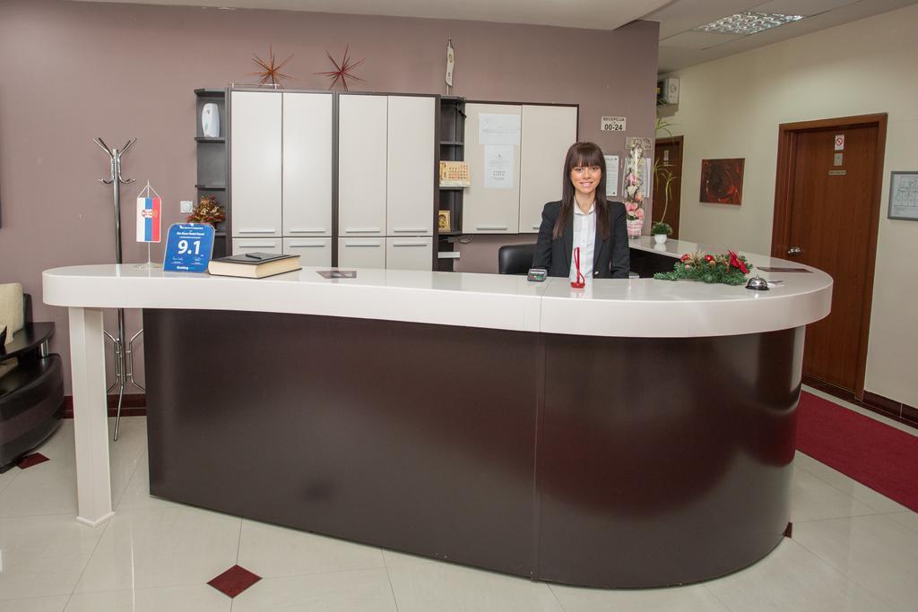 Sin-Kom Hotel Garni 피로트 외부 사진