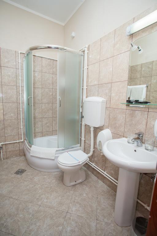 Sin-Kom Hotel Garni 피로트 객실 사진