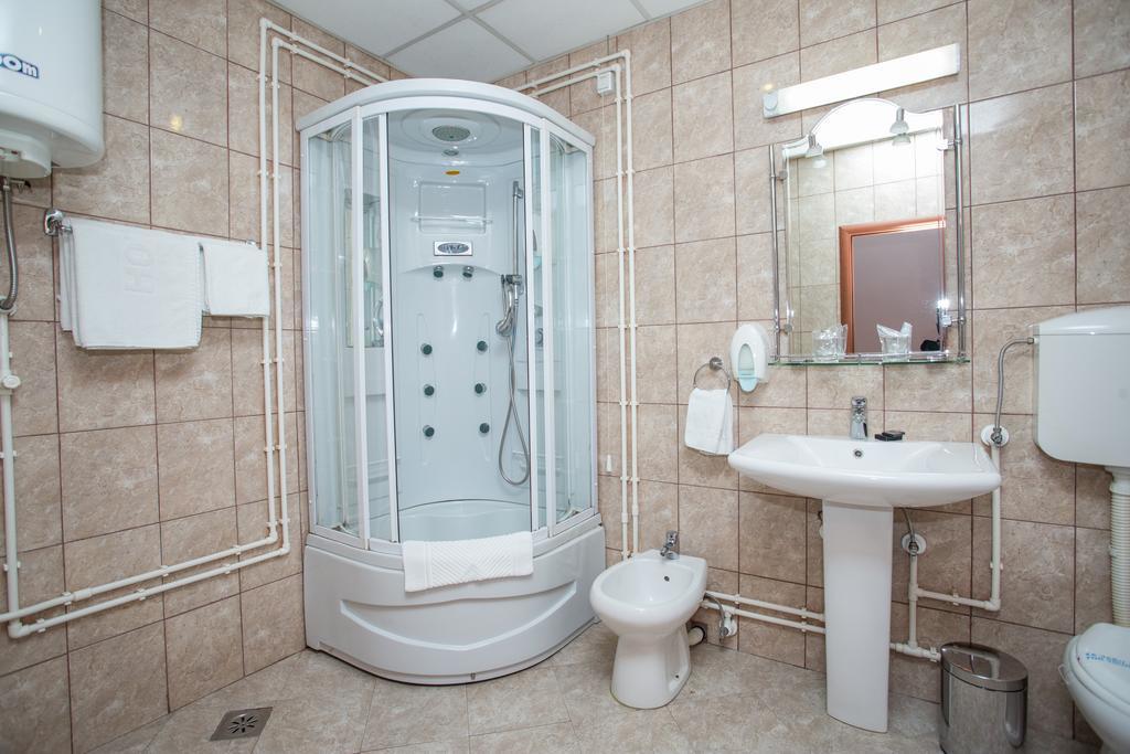 Sin-Kom Hotel Garni 피로트 외부 사진